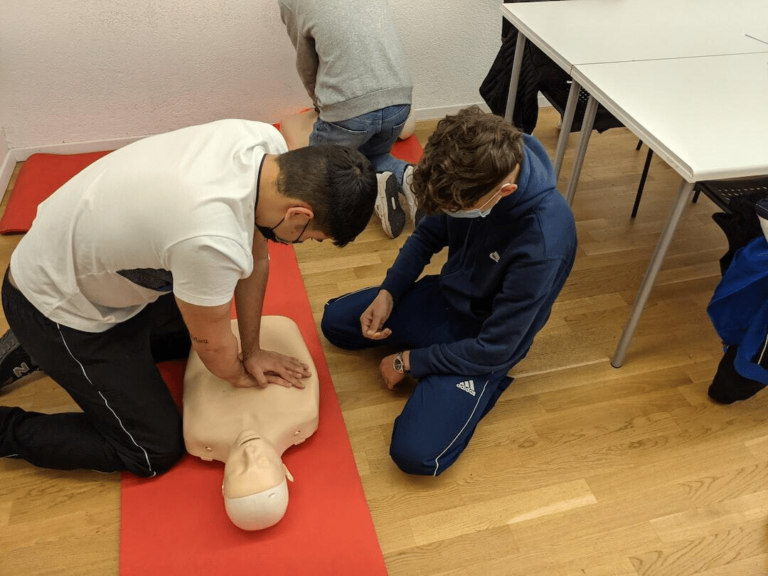 How CPR Training Supports Workplace Safety and Compliance Standards